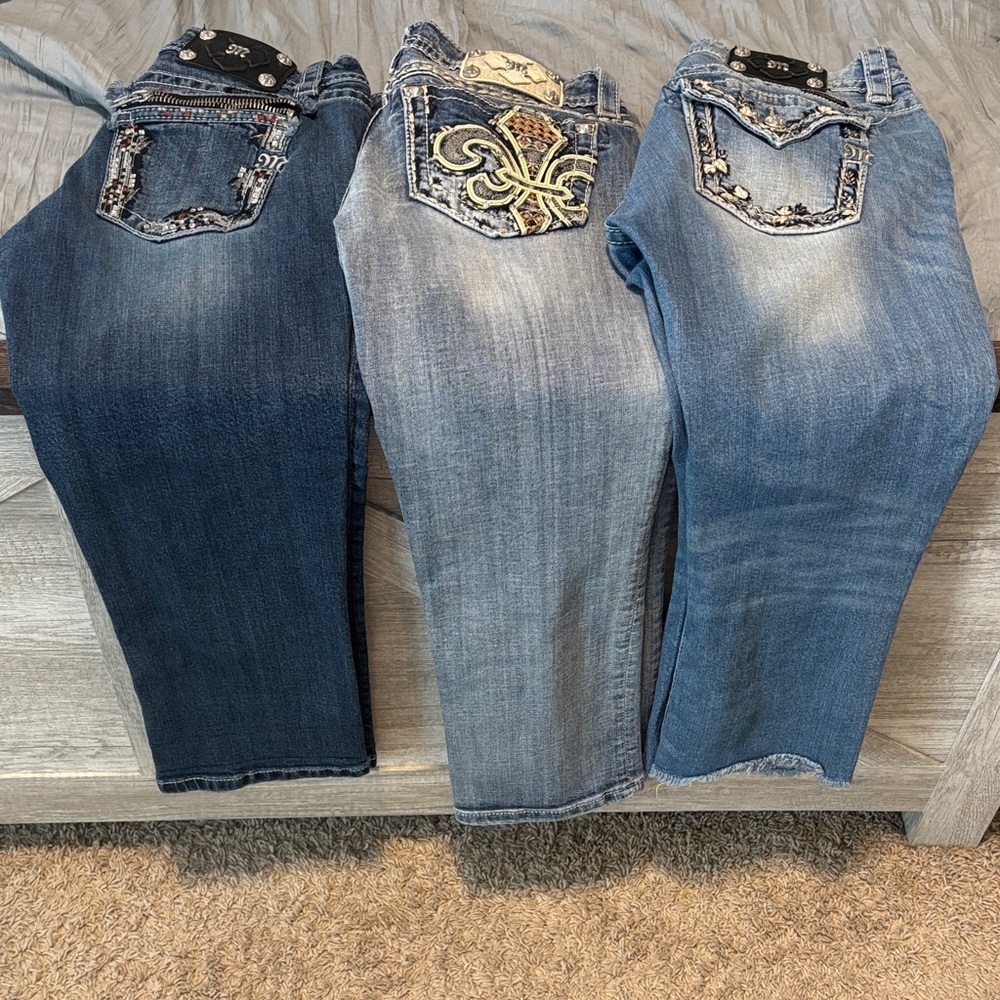 Miss Me Women's signature capri size 28 and 29